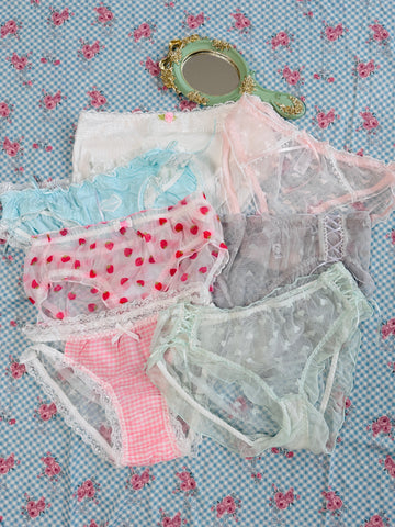 10/26 M Size coquette ruffle lace panties