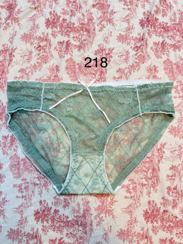 2-5 update S/M Lace heart coquette ruffle lace panties